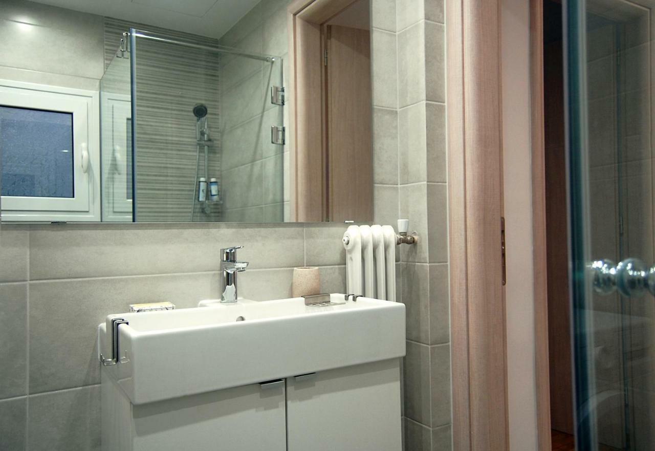 Central & Comfortable, 70M² Apt In Neos Kosmos Atene Esterno foto